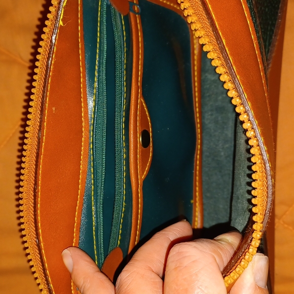 Dooney&Bourke vintage crossbody - Picture 8 of 12